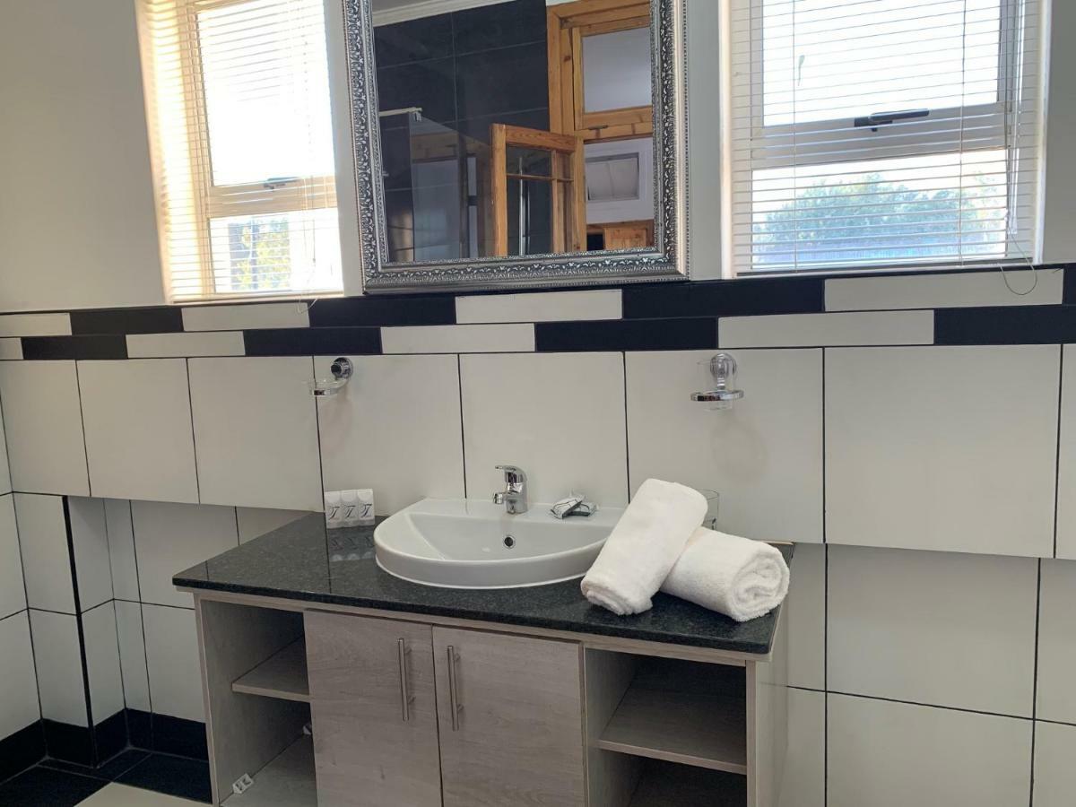 בופורט ווסט Savoy Hotel Beaufort-West מראה חיצוני תמונה