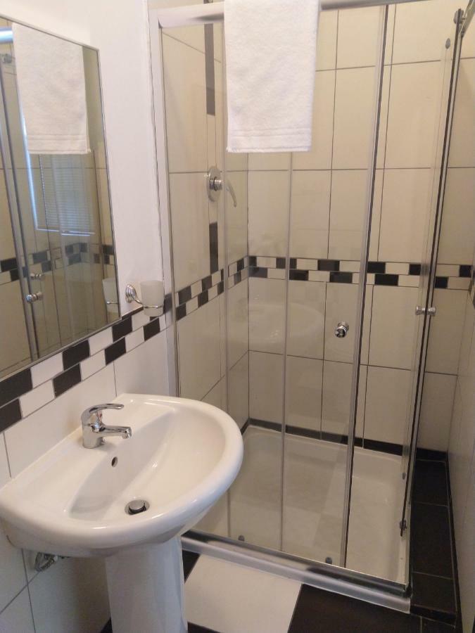 בופורט ווסט Savoy Hotel Beaufort-West מראה חיצוני תמונה