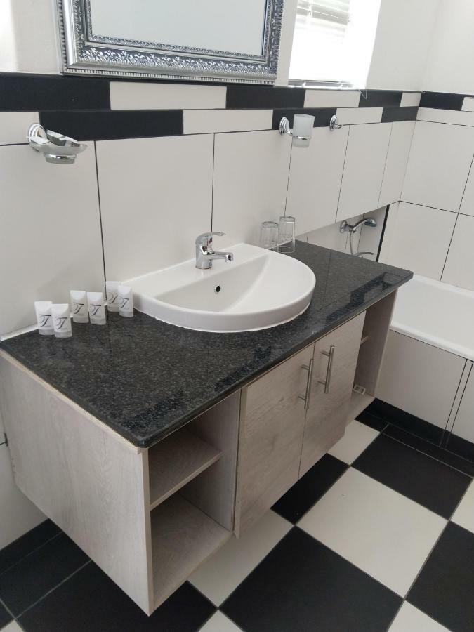 בופורט ווסט Savoy Hotel Beaufort-West מראה חיצוני תמונה